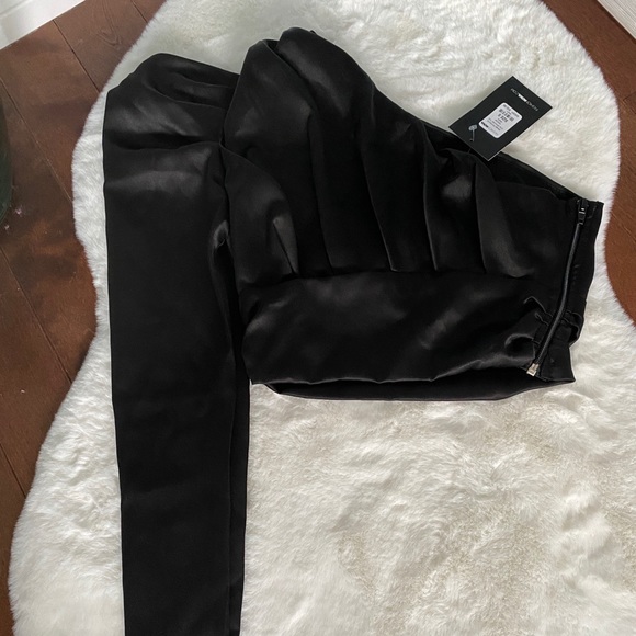 🔴SOLD FashionNova One shoulder satin blouse - Picture 2 of 4